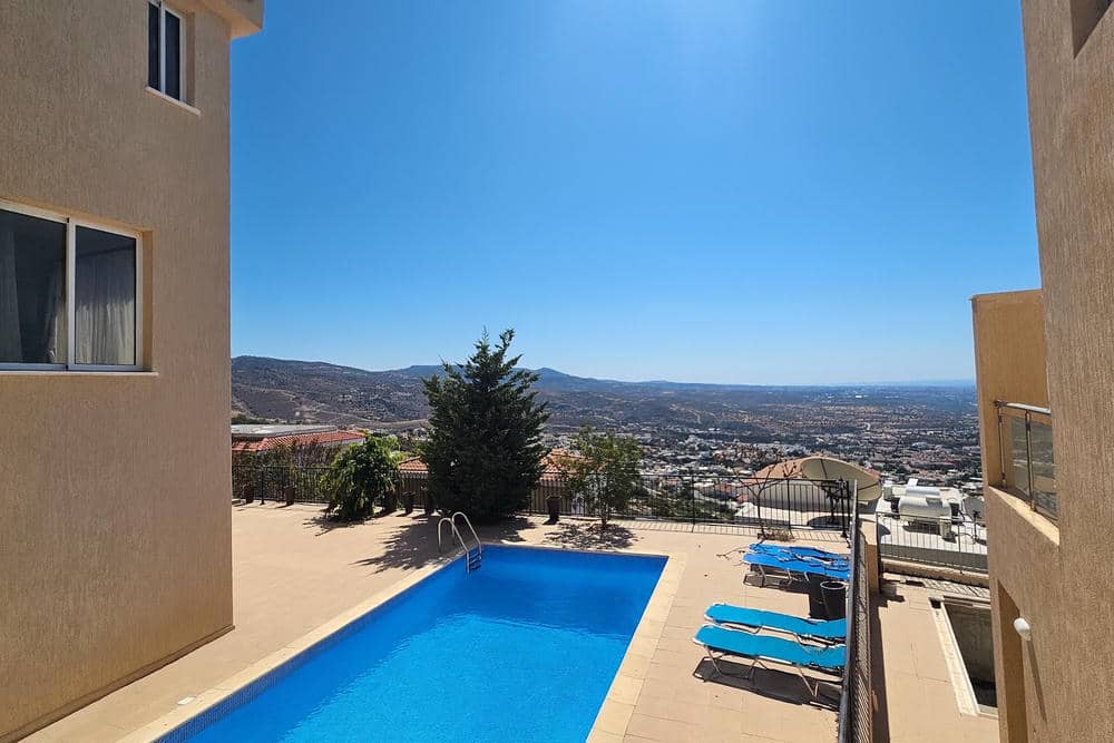 6 Bedroom Villa – Peyia