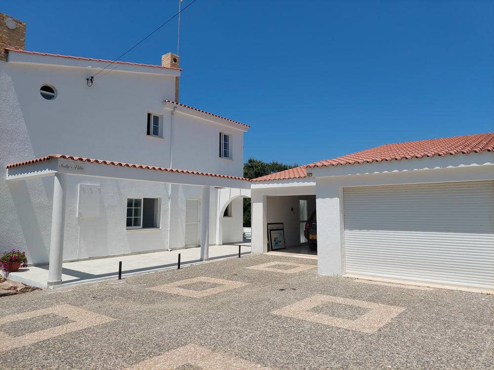 5 Bedroom Villa – Lemba