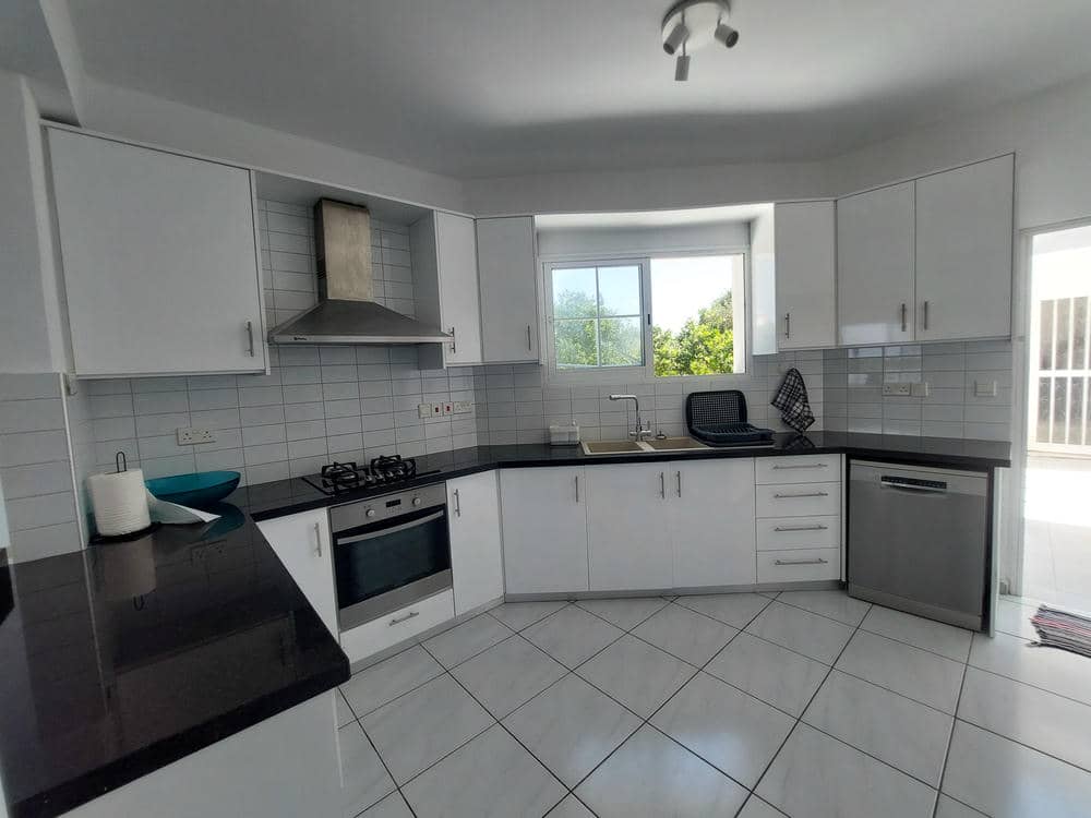 5 Bedroom Villa – Lemba