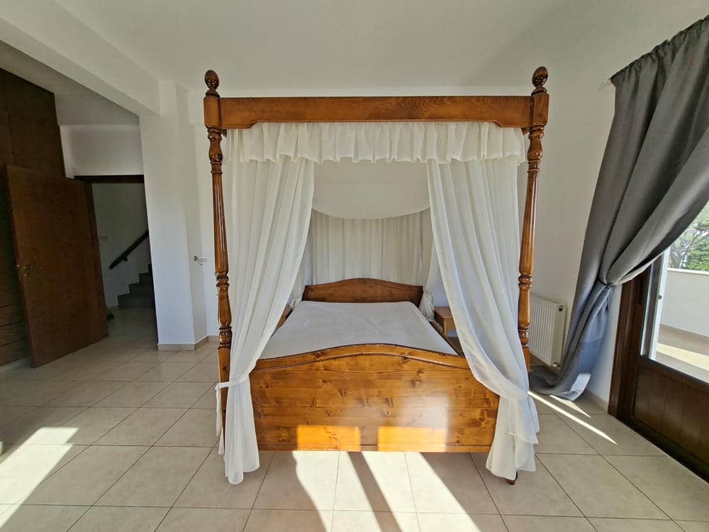 5 Bedroom Villa – Stroumbi