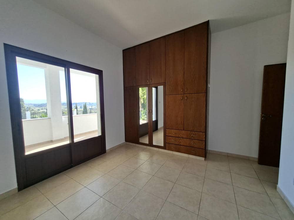 5 Bedroom Villa – Stroumbi
