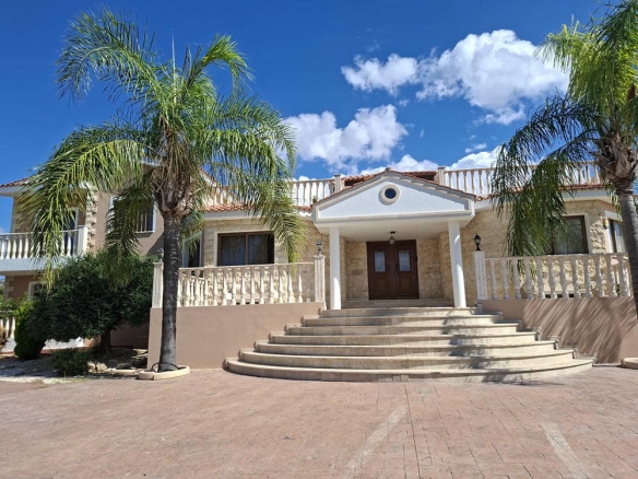 7 Bedroom Villa – Lower Peyia