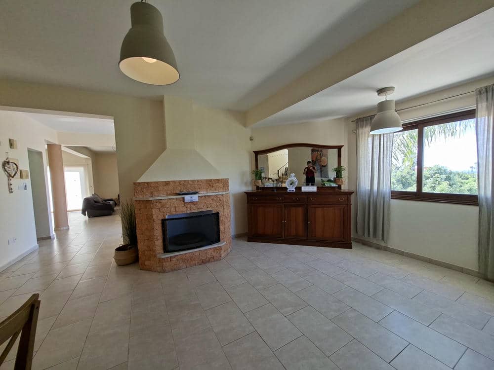 7 Bedroom Villa – Lower Peyia